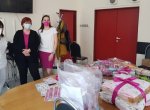 Nedoklubko přivezlo do KNTB dárky pro předčasně narozené děti