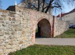 Hradba u Matyášovy brány v Uherském Hradišti dostane ozdravovací kůru