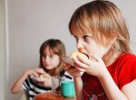 ​Dětem z rodin v hmotné nouzi přispěje kraj na obědy více než milionem korun