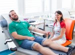 Vsetínští hokejisté darovali krev a rozdávali dárky