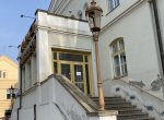 Na budově Nadsklepí v Kroměříži se budou restaurovat lampy a zábradlí