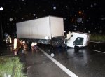 Spolujezdec z BMW nepřežil střet s nákladním vozidlem