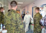 Nemocnici ve Valašském Meziříčí pomáhají vojáci. Kvůli kovidu