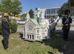 Lidé si mohou prohlédnout velký model zničené kroměřížské synagogy